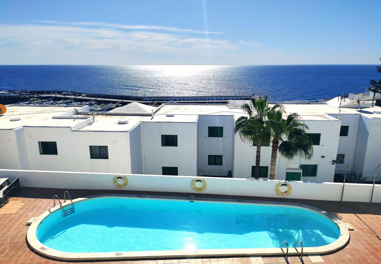 Studio in Puerto del Carmen - ZOE; two beds, TV, WIFI, equipped kitchen, bathroom, swimming pool and solarium 