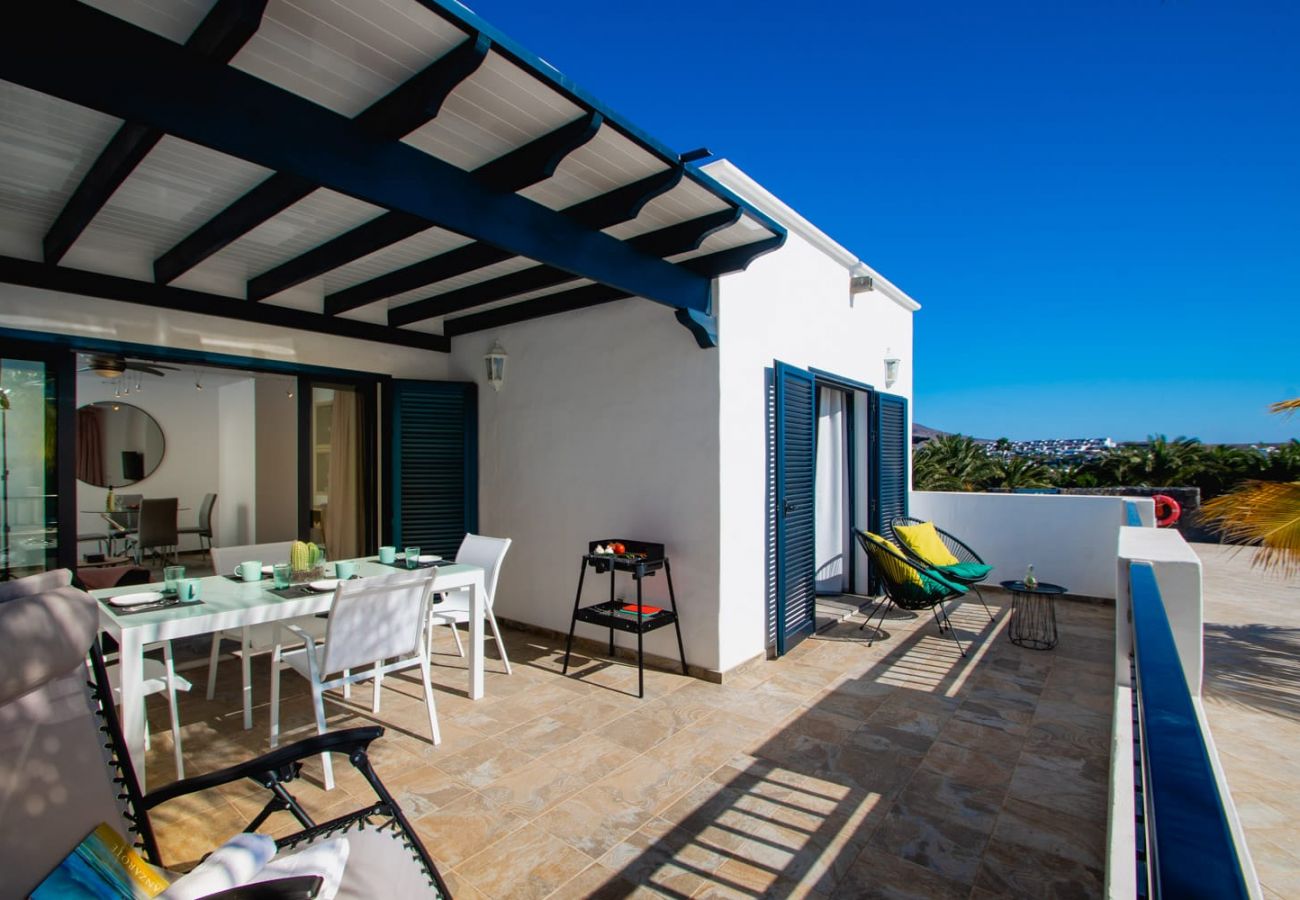 House in Playa Blanca - La niña bonita - poolside villa with sea views