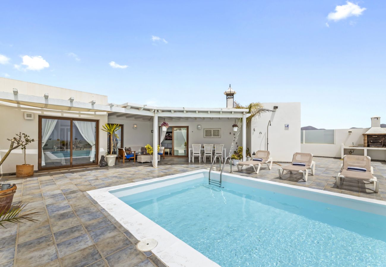 Villa in Playa Blanca - Villa Flora - Villasexperience