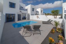 Villa in Playa Blanca - Villa Yaiza 3 - VipVipVillas
