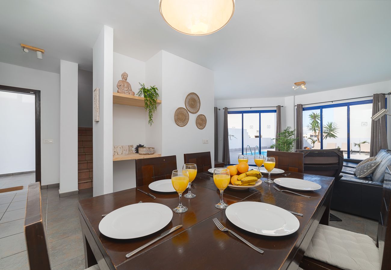 Villa in Playa Blanca - Villa Yaiza 4 - VipVipVillas